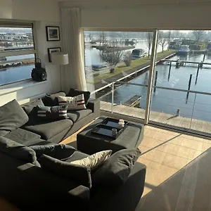 The Boathouse With Boat Vakantiehuis