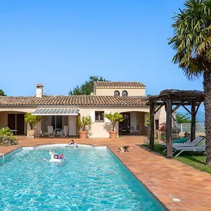 https://villa-provencale-avec-jardin.hotels-rhonealpes.com